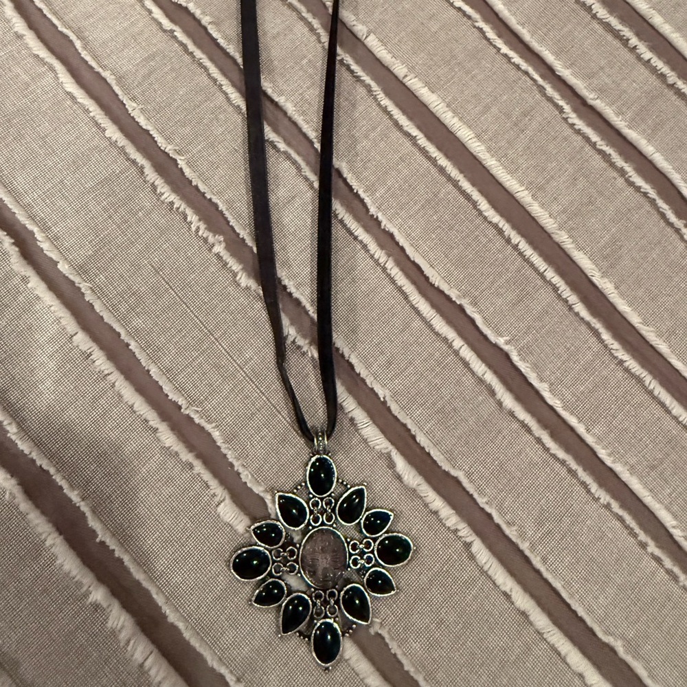 Vintage Lucky Brand Black and Silver Floral Necklace
